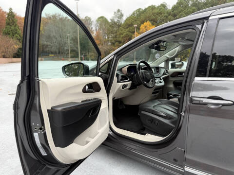 2017 Chrysler Pacifica Touring-L