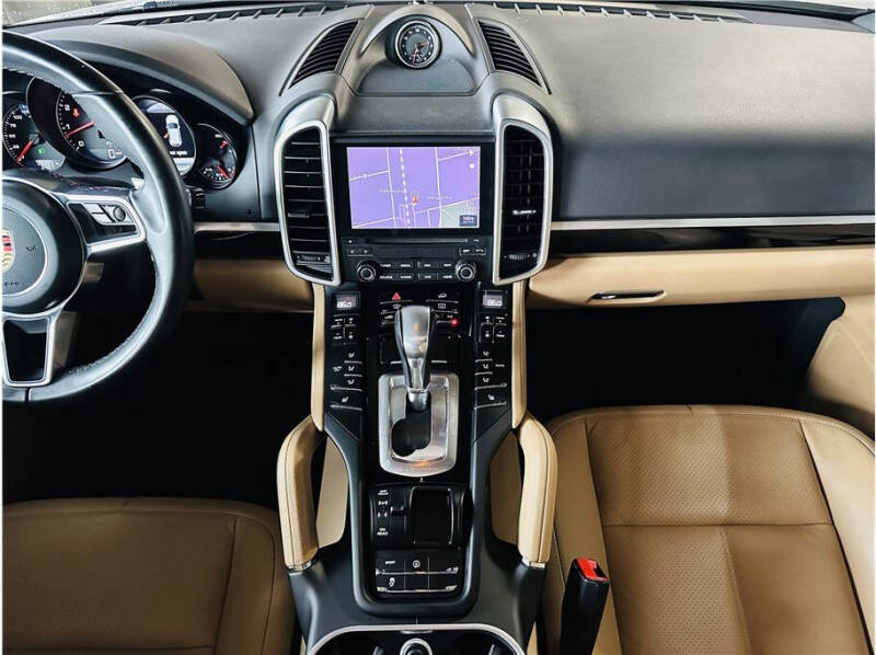 2017 Porsche Cayenne Platinum Edition