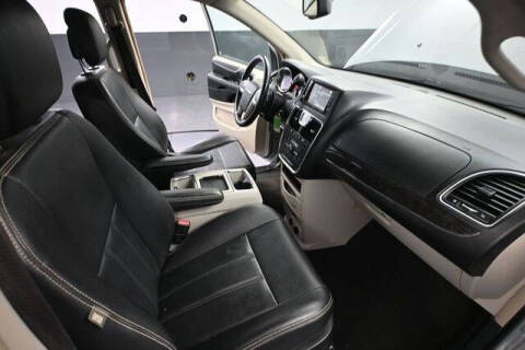 2015 Chrysler Town and Country Touring