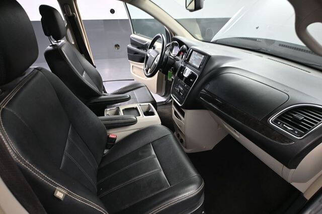 2015 Chrysler Town and Country Touring