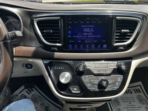 2017 Chrysler Pacifica Touring-L