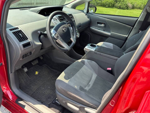 2014 Toyota Prius v Five