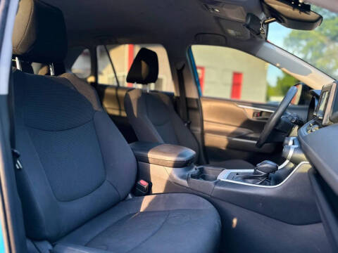 2020 Toyota RAV4 LE
