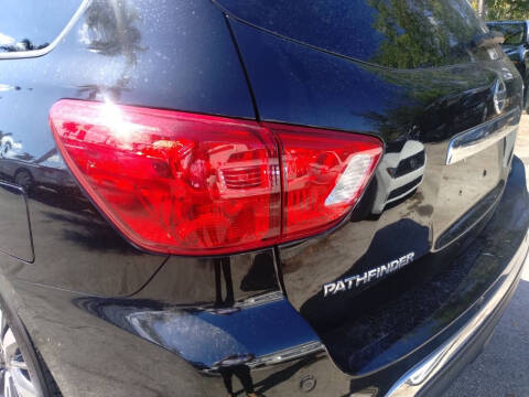 2018 Nissan Pathfinder SL
