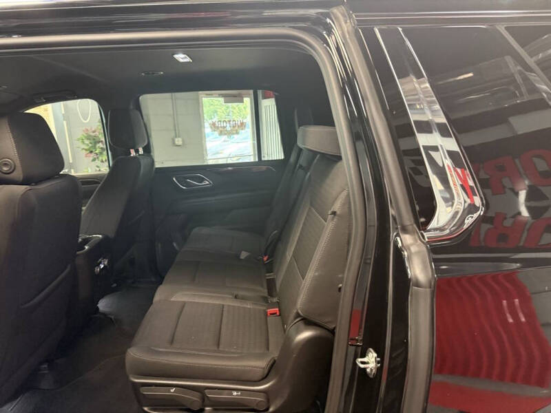 2024 GMC Yukon XL SLE