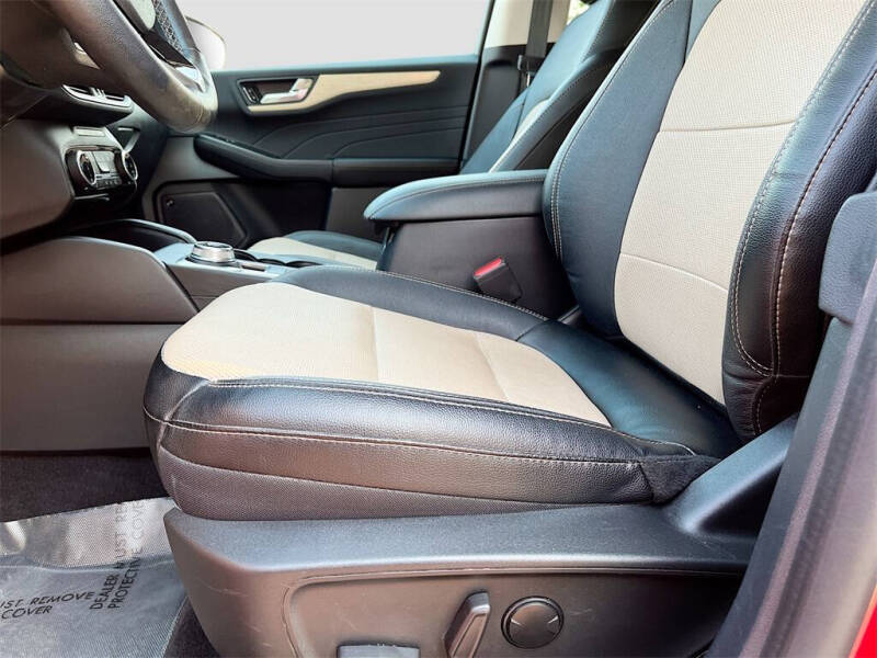 2022 Ford Escape Titanium