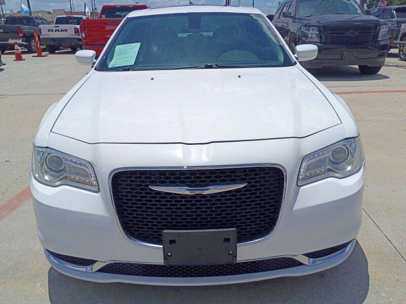 2016 Chrysler 300 Limited