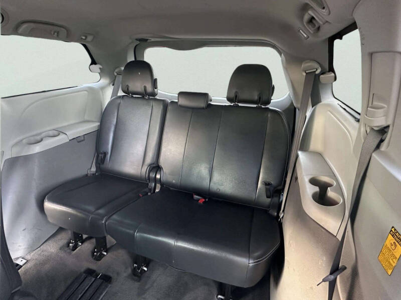 2014 Toyota Sienna SE 8-Passenger