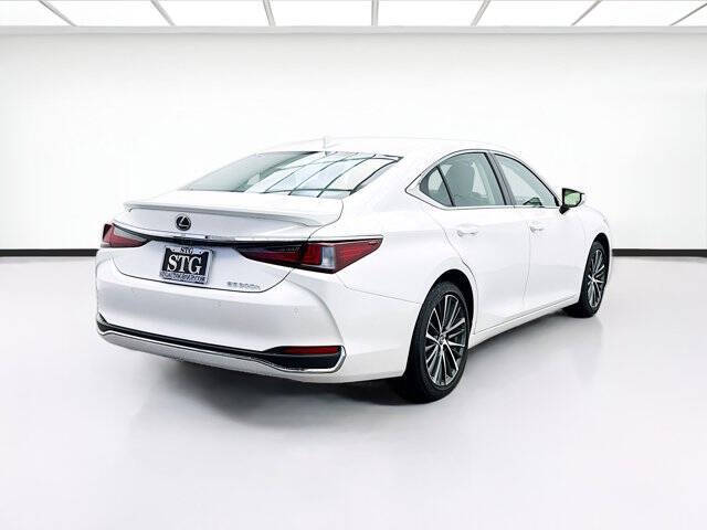2025 Lexus ES 300h