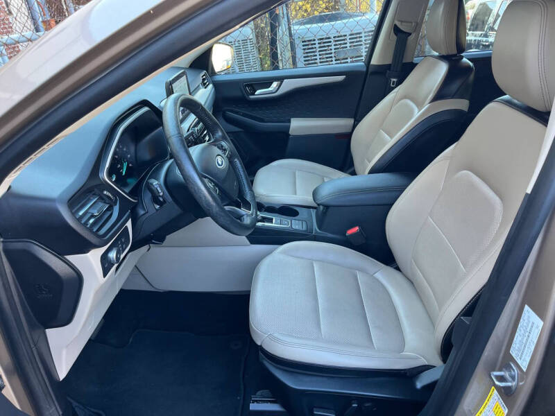 2020 Ford Escape SEL