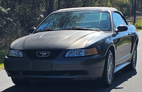 2003 Ford Mustang Deluxe