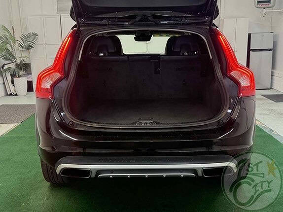 2016 Volvo V60 Cross Country T5 Platinum