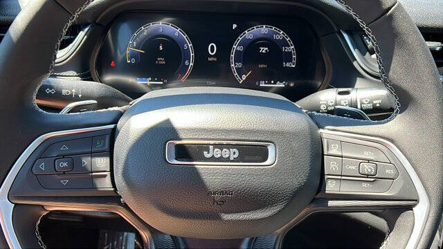 2026 Jeep Grand Cherokee Laredo