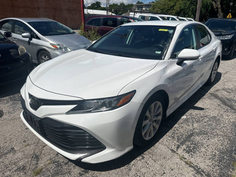 2019 Toyota Camry for sale at Best Deal Motors in Saint Charles MO