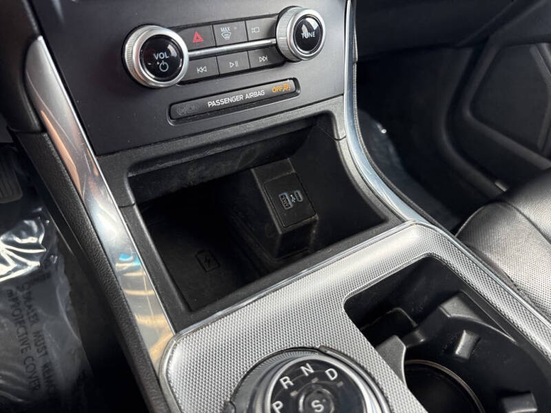 2022 Ford Edge Titanium