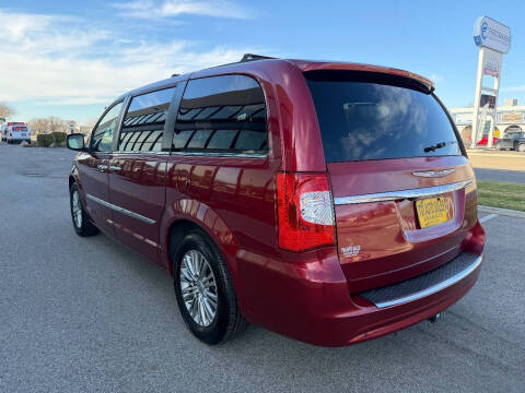 2013 Chrysler Town and Country Touring-L