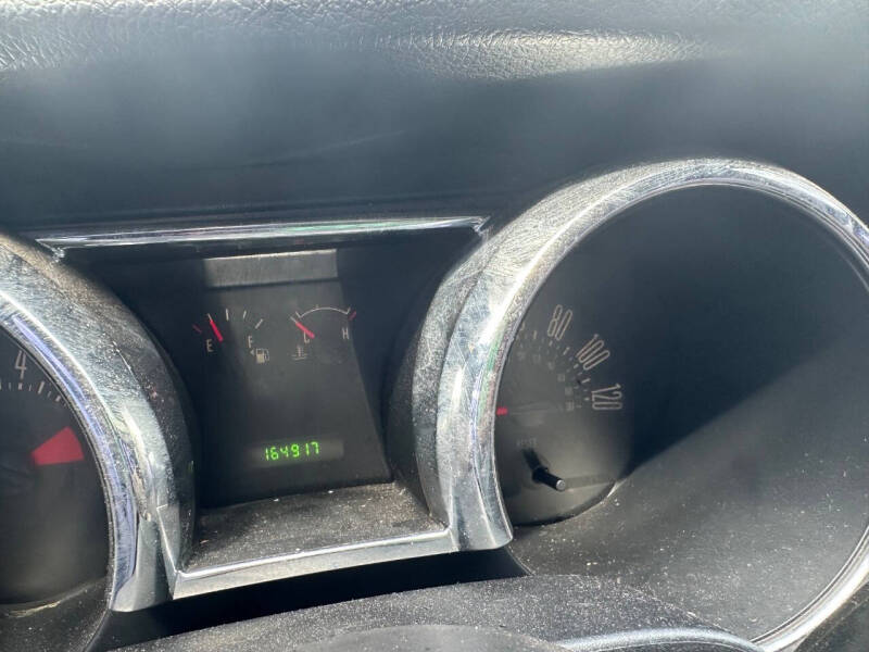 2005 Ford Mustang V6 Deluxe