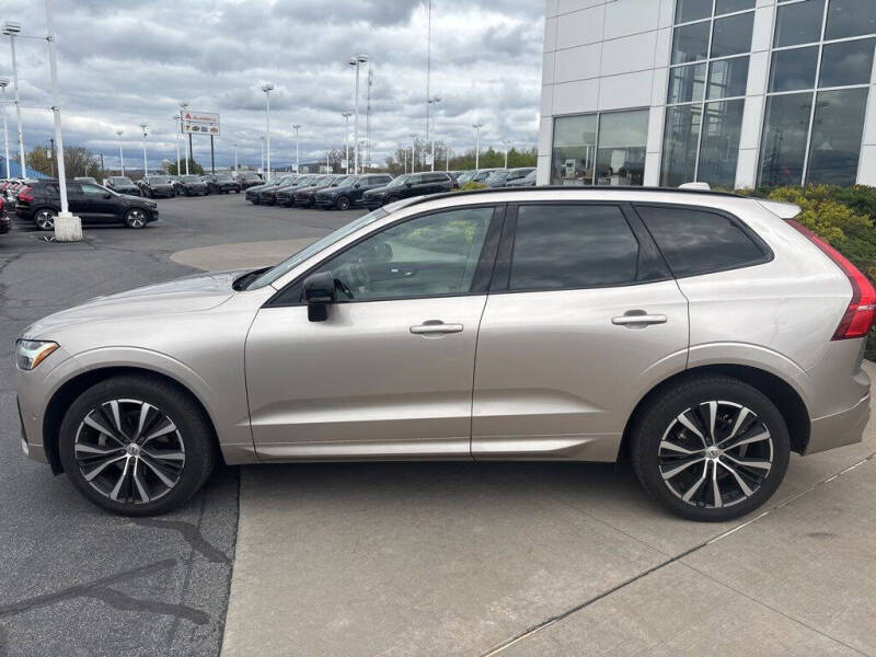 2023 Volvo XC60 B5 Plus Dark Theme