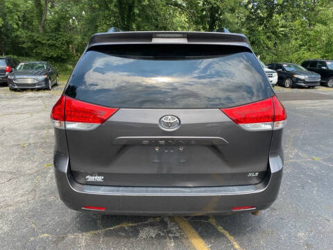 2012 Toyota Sienna