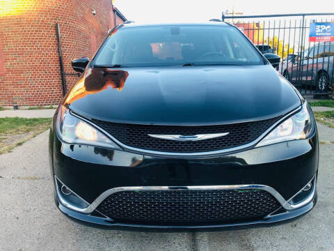 2017 Chrysler Pacifica Touring-L Plus