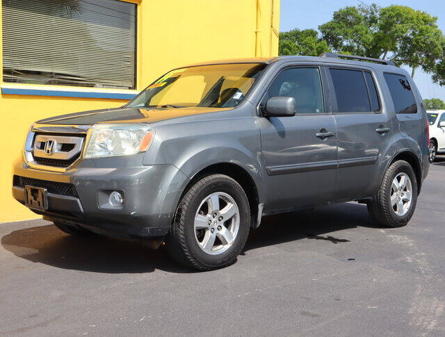 2009 Honda Pilot for sale at Bond Auto Sales in Saint Petersburg FL