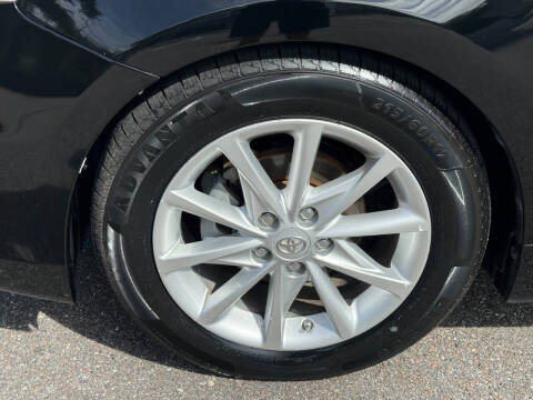 2012 Toyota Prius v Five