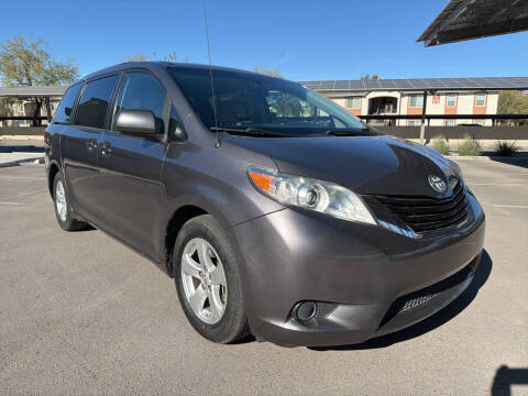 2014 Toyota Sienna LE 8-Passenger