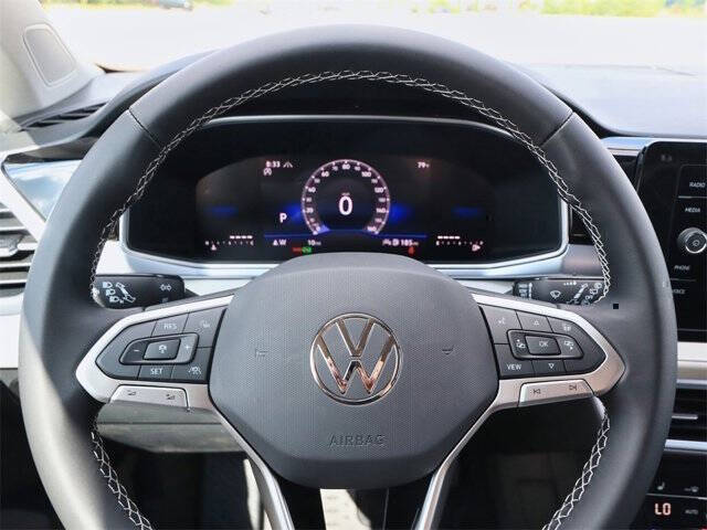 2025 Volkswagen Taos SE 4Motion