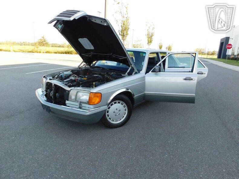 1990 Mercedes-Benz 300-Class 300 SE