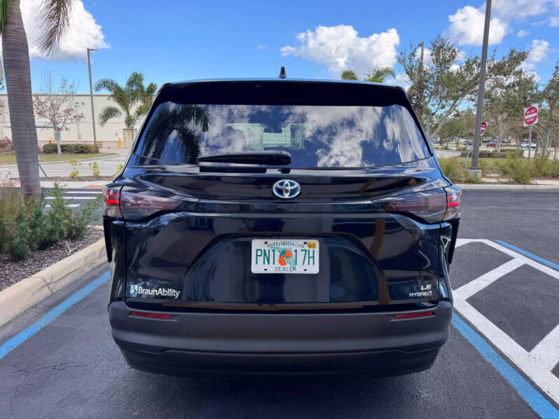 2024 Toyota Sienna LE 8-Passenger