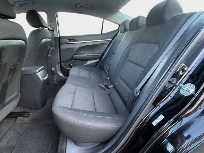 2019 Hyundai Elantra SE