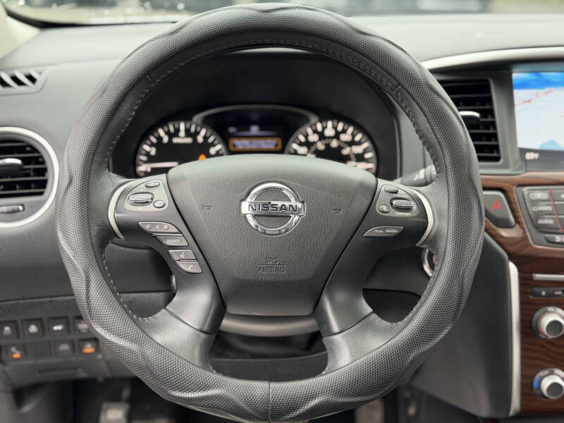 2017 Nissan Pathfinder SL