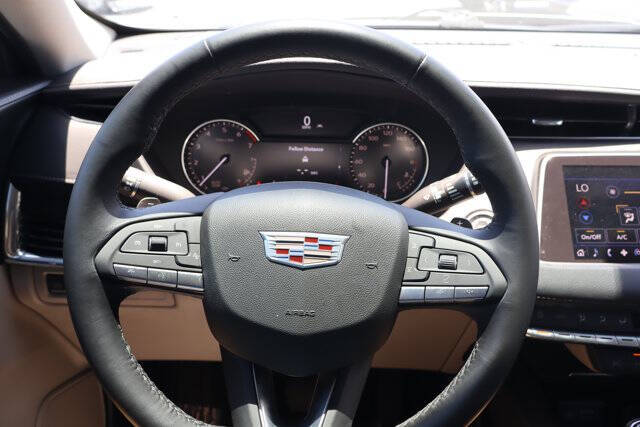 2022 Cadillac XT4 Premium Luxury