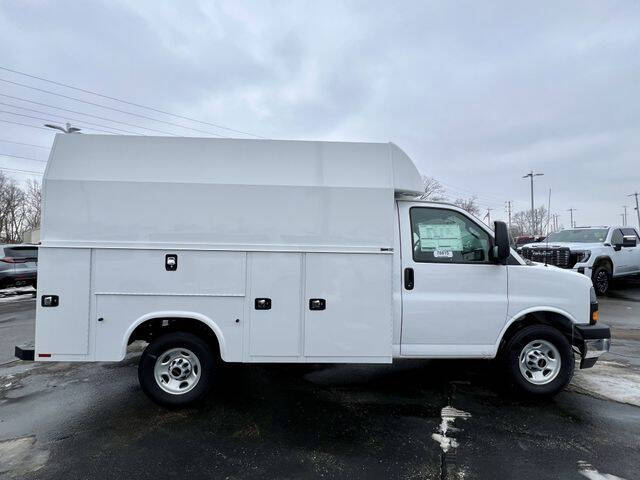 2025 GMC Savana 3500