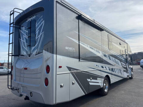 2025 Freightliner S2RV Chassis