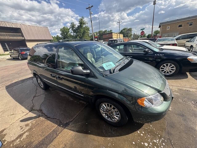 2001 Chrysler Town and Country Limited