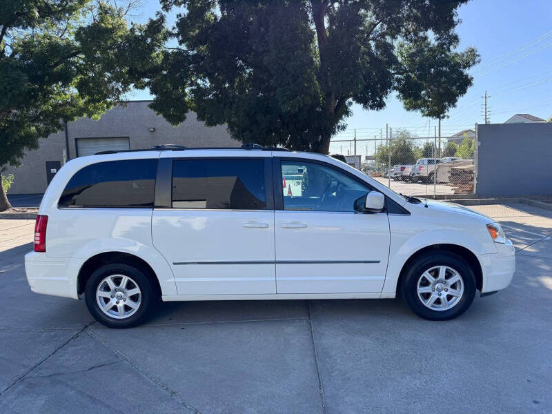 2010 Chrysler Town and Country Touring