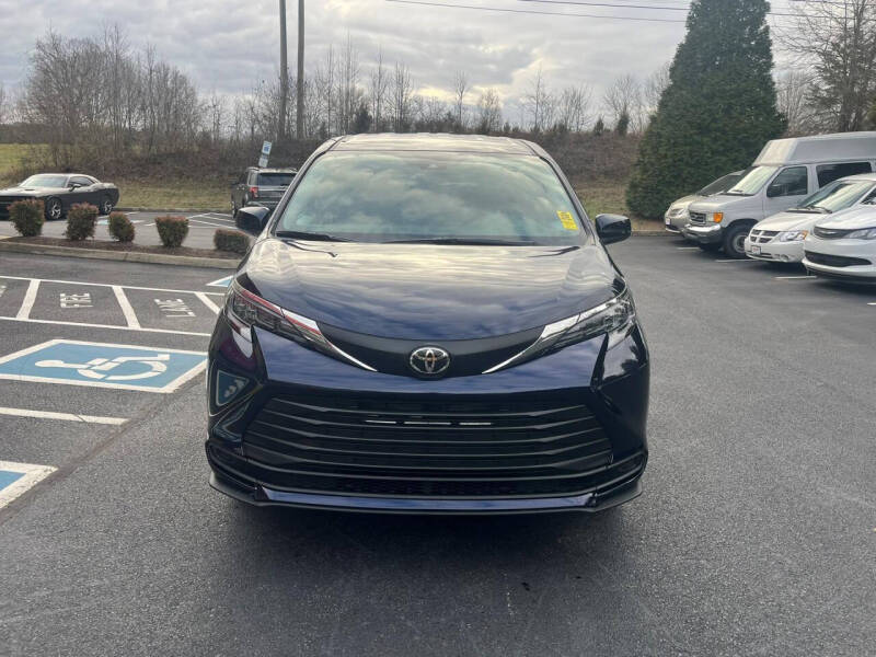 2026 Toyota Sienna LE 8-Passenger