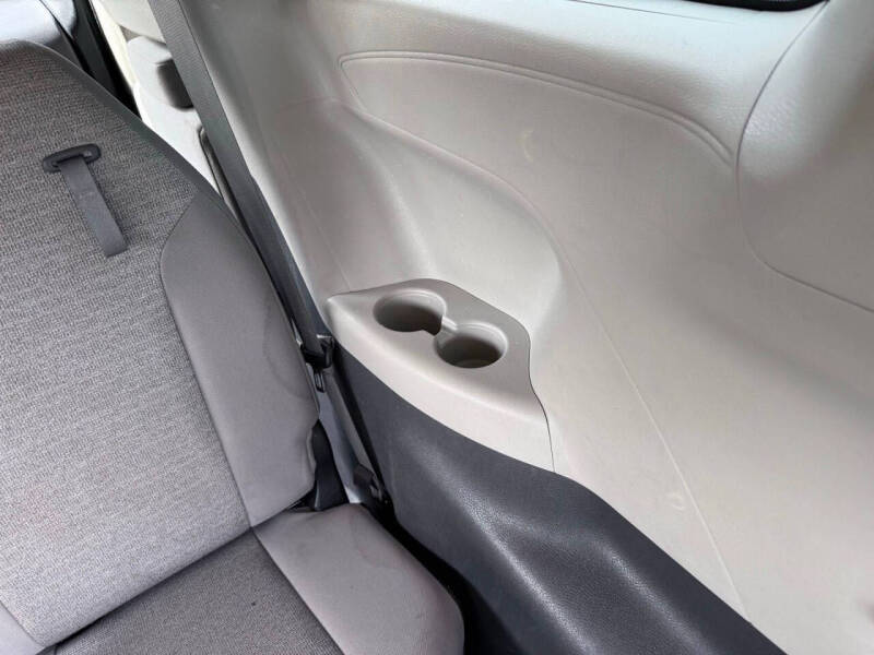 2022 Toyota Sienna LE 8-Passenger