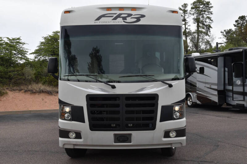 2015 Ford F-53 - Photo 3