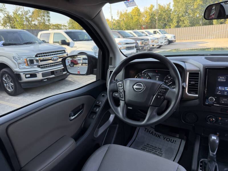 2022 Nissan Frontier SV