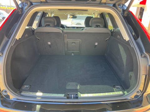 2025 Volvo XC60 B5 Plus Dark Theme