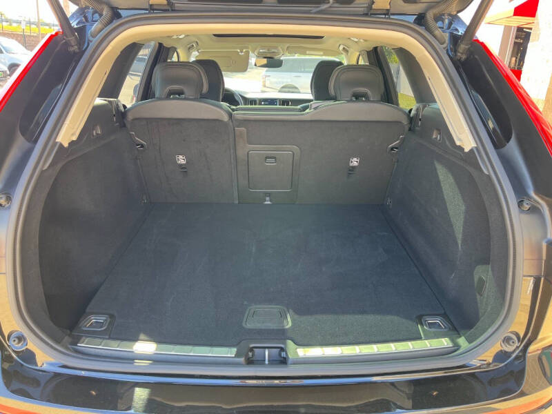 2025 Volvo XC60 B5 Plus Dark Theme