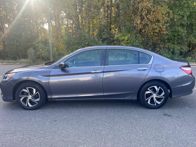 2017 Honda Accord LX photo 4