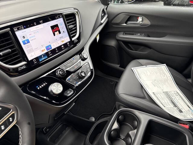 2026 Chrysler Voyager LX