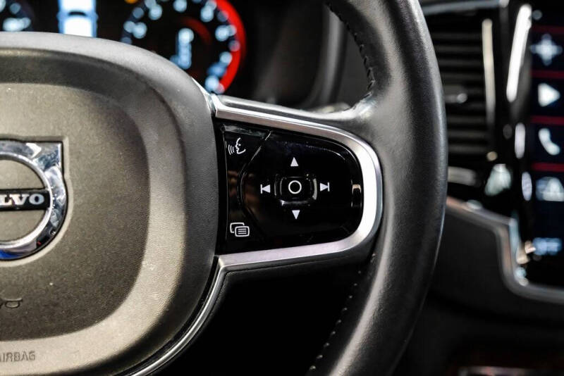 2017 Volvo XC90 T6 Momentum