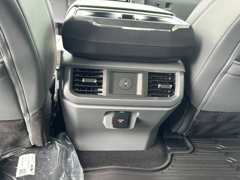 2025 Ford F-150 Lightning Flash