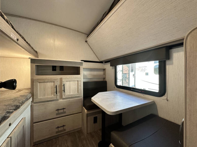 2022 **REDUCED** Shadow Cruiser 280QBS / 31ft