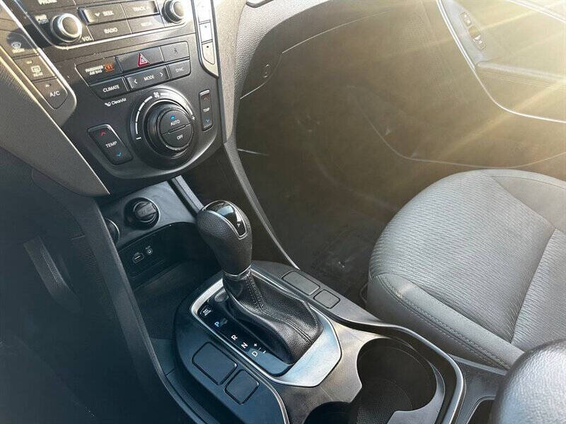 2017 Hyundai Santa Fe SE