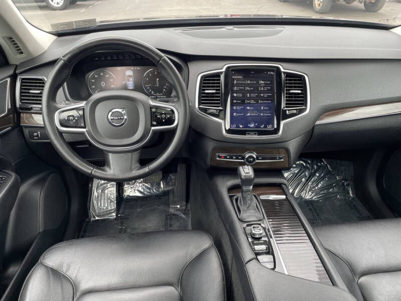 2017 Volvo XC90 T6 Momentum